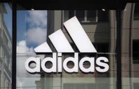 Adidas отчита спад на своя китайски бизнес 