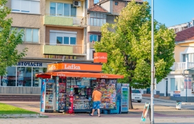 Lafka затваря обектите си