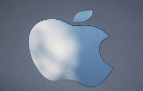 Apple отваря отново над половината си магазини в Китай