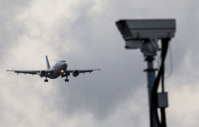 Wi-Fi в самолетите вече са забранени само в една страна