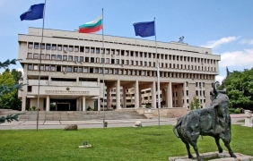 Консулът ни в Хага събирал такса коронавирус