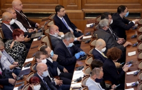  Оплетени в извънредните мерки