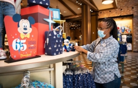 Disney съкращава 32 000 служители