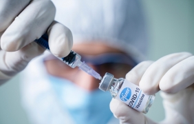 Американската Агенцията за храните и лекарствата разреши ваксината на Пфайзер и Бионтех
