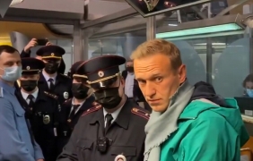 Навални лишен от адвокатска защита