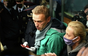 Навални оставен за 30 дни зад решетките, грозят го над 3 години затвор