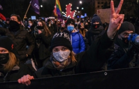 Хиляди поляци протестираха срещу ограничаването на абортите