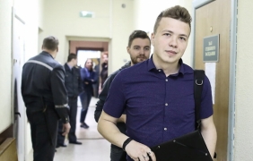 Беларус отклони принудително самолет за да арестува журналист