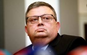 Цацаров подава оставка от КПКОНПИ
