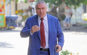 Две меки гуми  и спукана резервна