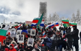 Агитки на "Възраждане" и "бесни русофили" опорочиха честването на "Шипка"
