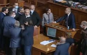 ГЕРБ с истерична защита на Бойко Борисов