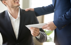 82% от работодателите смятат да дадат коледни бонуси на служителите си