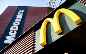 McDonald’s планира съкращения, ускорява отварянето на нови ресторанти