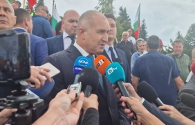 Как Радев дестабилизира България