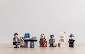 LEGO продава все повече и повече
