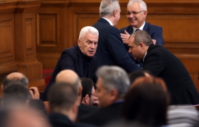 Парламентът гласува оставката на вицепремиера Валери Симеонов