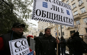 Такситата поискаха увеличение на тарифите, да карат в бус лентите и повече стоянки