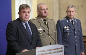 Каракачанов хвърля оставка, ако ГЕРБ не го подкрепи за ромите