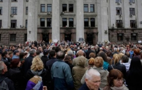 Девет дни след погрома в Одеса: десетки изчезнали, местните почитат мъртвите