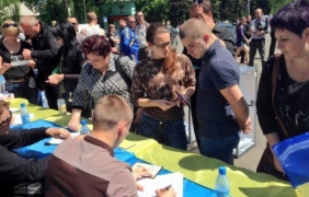 Референдумите в Украйна: в разгара на гласуването