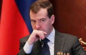 Медведев поръча съкращението на част от държавните служители