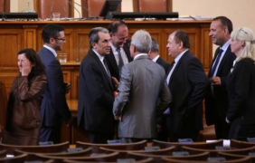 Парламентът няма да заседава днес поради липса на кворум