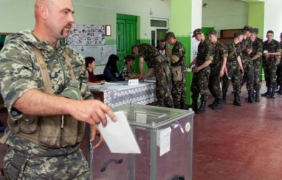 Отвличания, побои и оръжия - изборите в Украйна