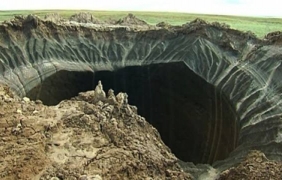 Тайните на гигантския кратер: изследователи се спуснаха в ямалската черна дупка