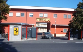 Ferrari обмисля да се мести от Италия