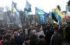 Пореден митинг в Украйна: Искат свободата на активиста вкарал висш чиновник в кофа за боклук