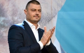 Бареков е готов да се откаже и от депутатите си