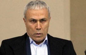 Мехмет Али Агджа сложи цветя на гроба на  Йоан Павел II