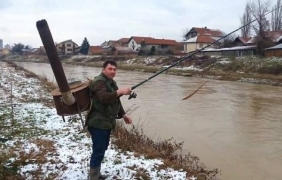 Сръбски рибар изобрети раница, която да му готви и топли