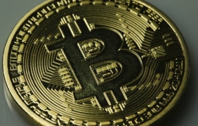 Бивши агенти на САЩ обвинени в присвояване на биткойни