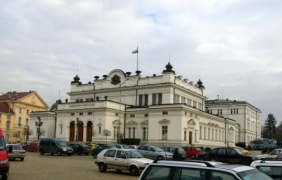 Парламентът обсъжда сливането на НАП и Митниците