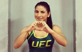 UFC - красиви жени се млатят до кръв по бикини
