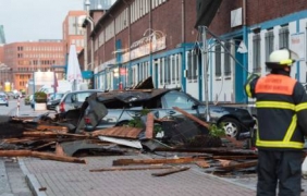 Ураганни ветрове погубиха човек в Хамбург