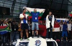 Българин с титла за най-дълъг полет на хартиен самолет