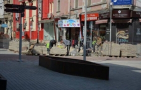 Удължили тайно крайния срок за ремонта на варненския център