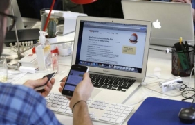 В магазините за приложения за iOS и Android откриха екстремистка литература