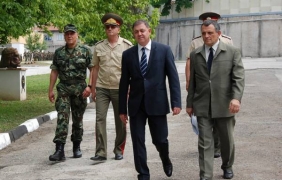 Военният министър е изненадан от твърденията за българско оръжие в Сирия