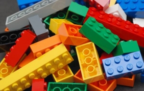Lego търси алтернатива на пластмасата