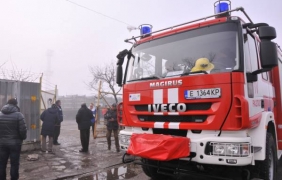 Запалиха параклис над Сопот, всички икони били струпани в центъра