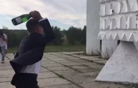 Ето защо никога не трябва да се опитвате да счупите бутилка шампанско [видео]