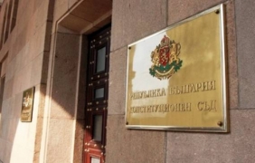 Конституционния съд може да остане без експерти по ... конституционно право