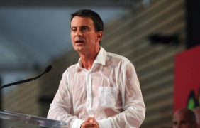 Френският премиер взриви интернет с пропитата си от потене риза
