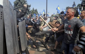Заподозряха боец от батальона ”Сич” за взривяването на граната пред Върховната рада