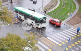 Вижте как столичен автобус безцеремонно кара в насрещното [видео]