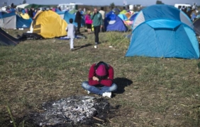 България помага на Унгария с палатки и одеяла за мигрантите